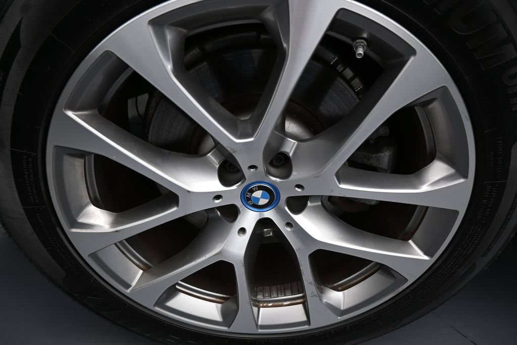 Used 2025 BMW X5 xDrive50e AWD/4WD image 47