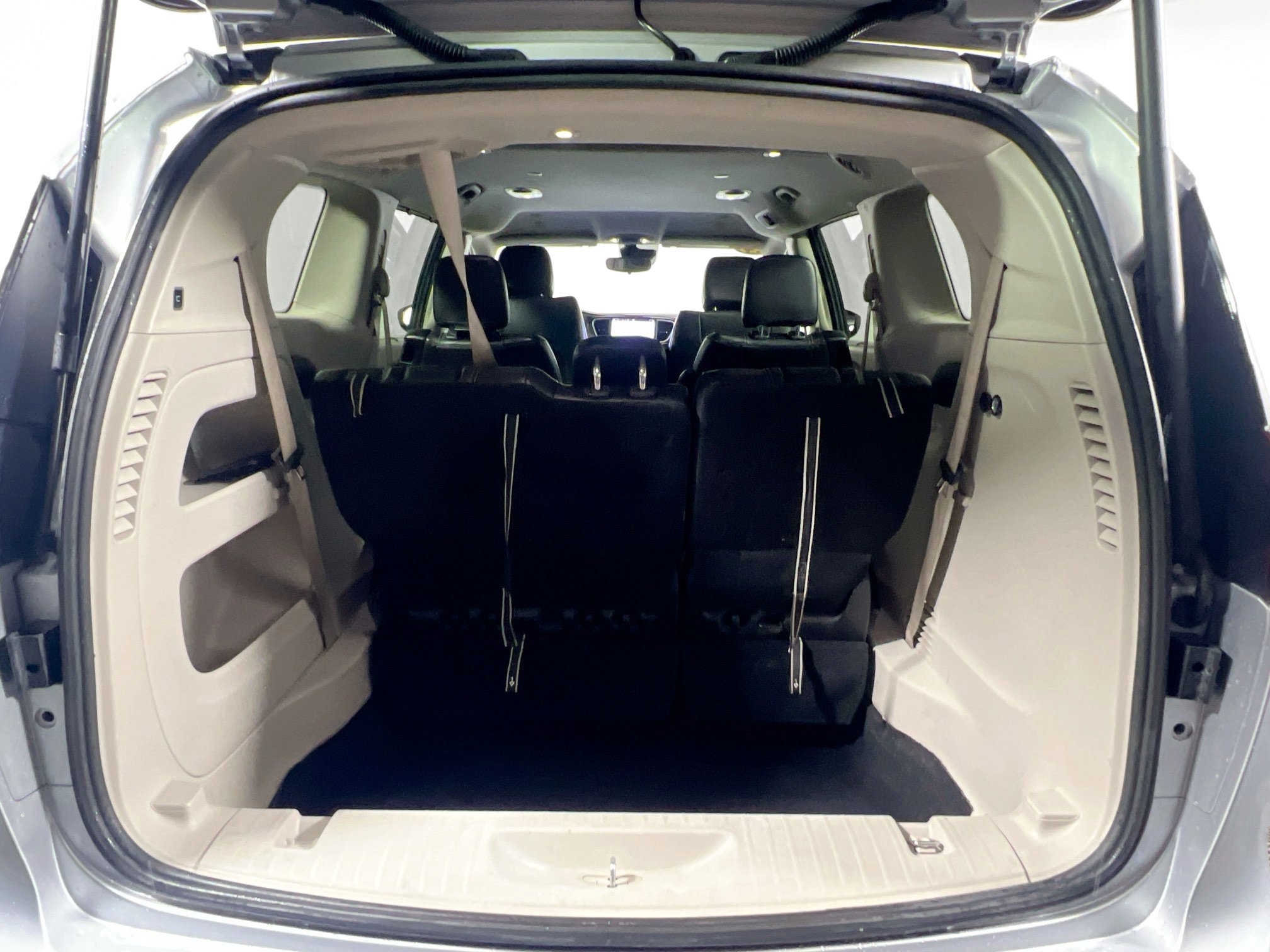 Used 2024 Chrysler Pacifica Touring-L image 34