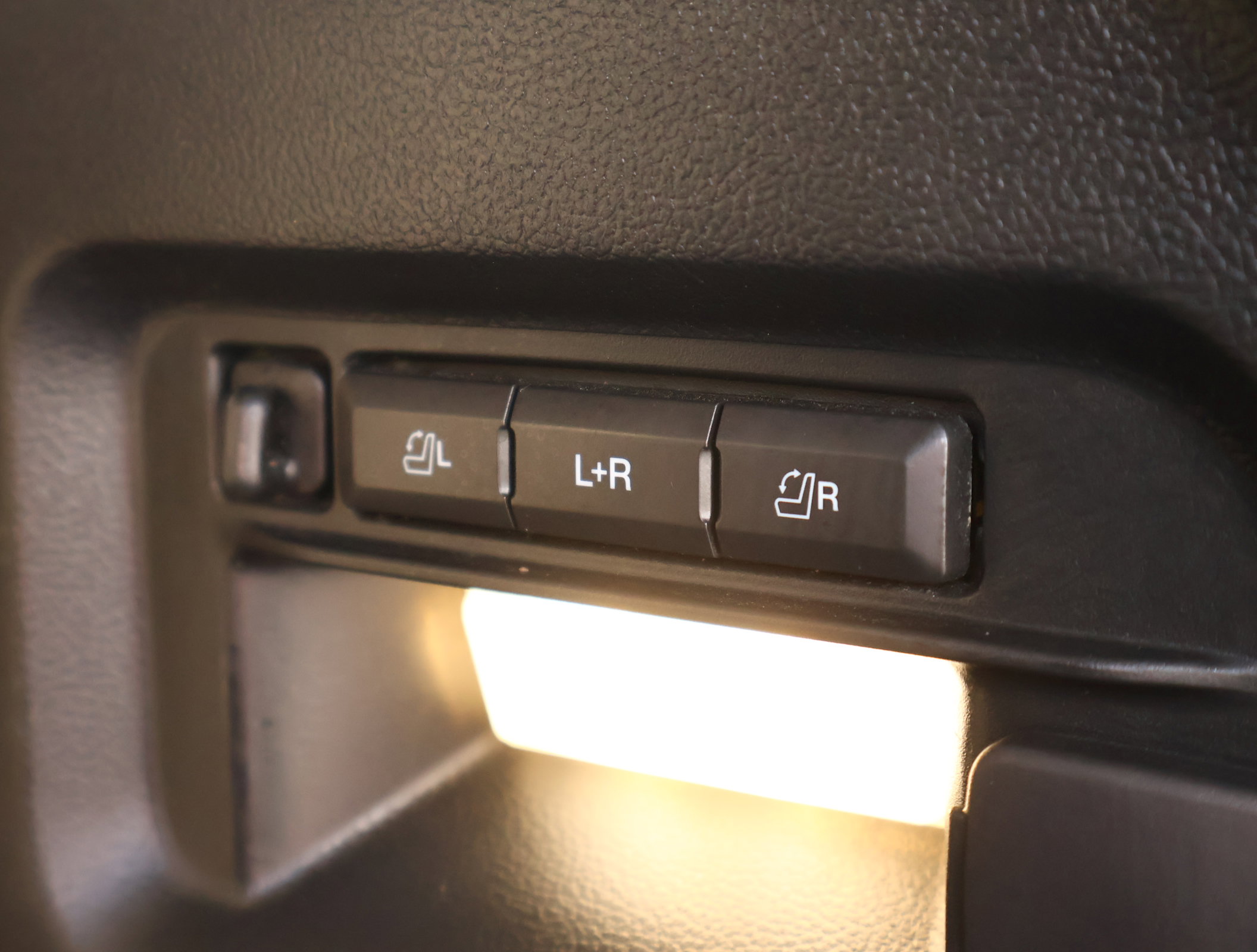 Used 2022 Ford Explorer Limited w/ Equipment Group 301A image 28