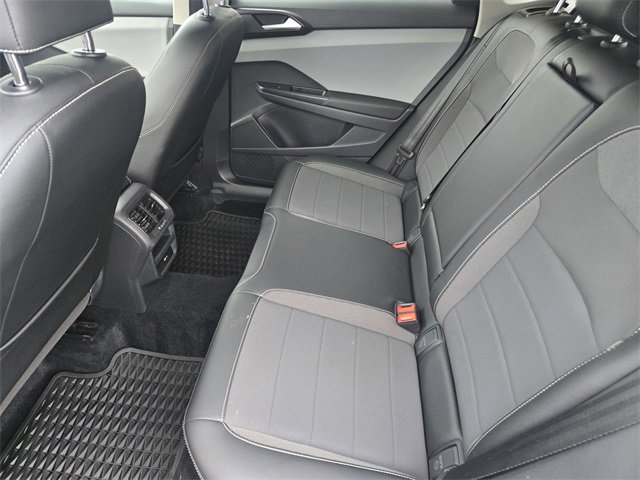 Used 2022 Volkswagen Taos SE w/ Panoramic Sunroof Package image 14