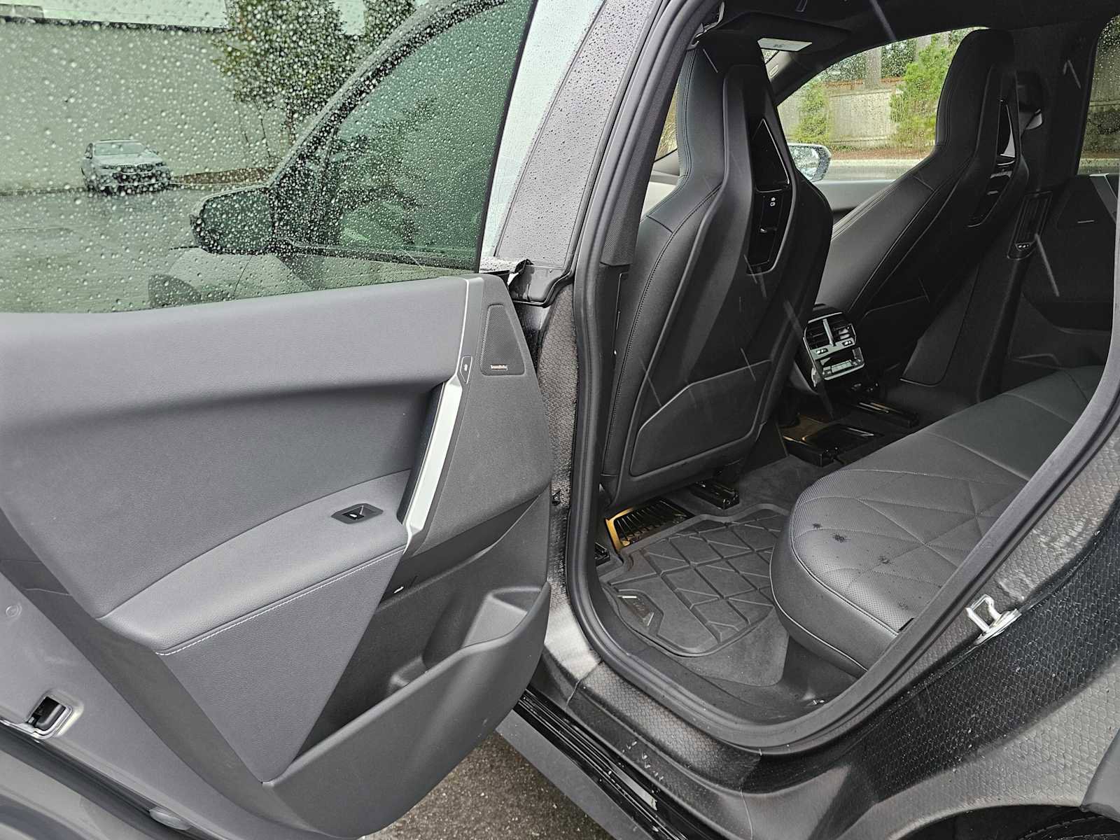 Used 2025 BMW iX xDrive50 w/ Sport Package image 15