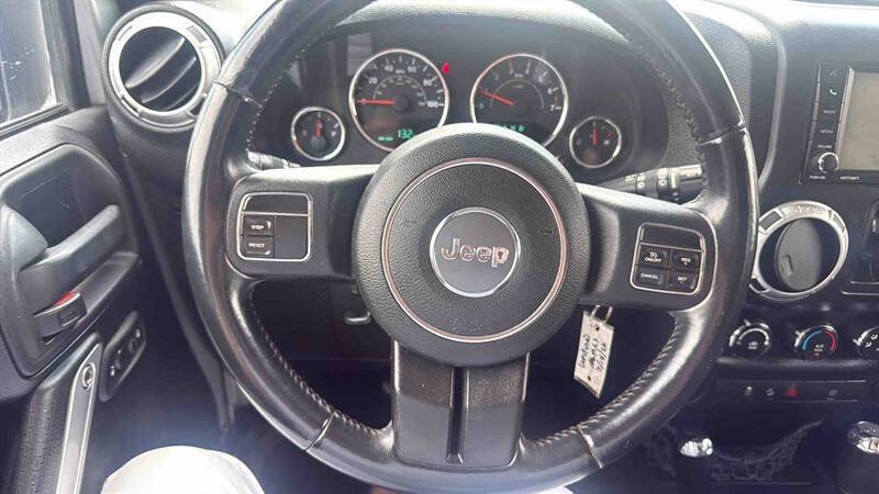 Used 2012 Jeep Wrangler Unlimited Rubicon AWD/4WD image 16