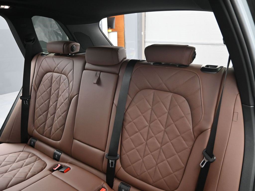 New 2026 BMW X5 M60i w/ Executive Package image 31