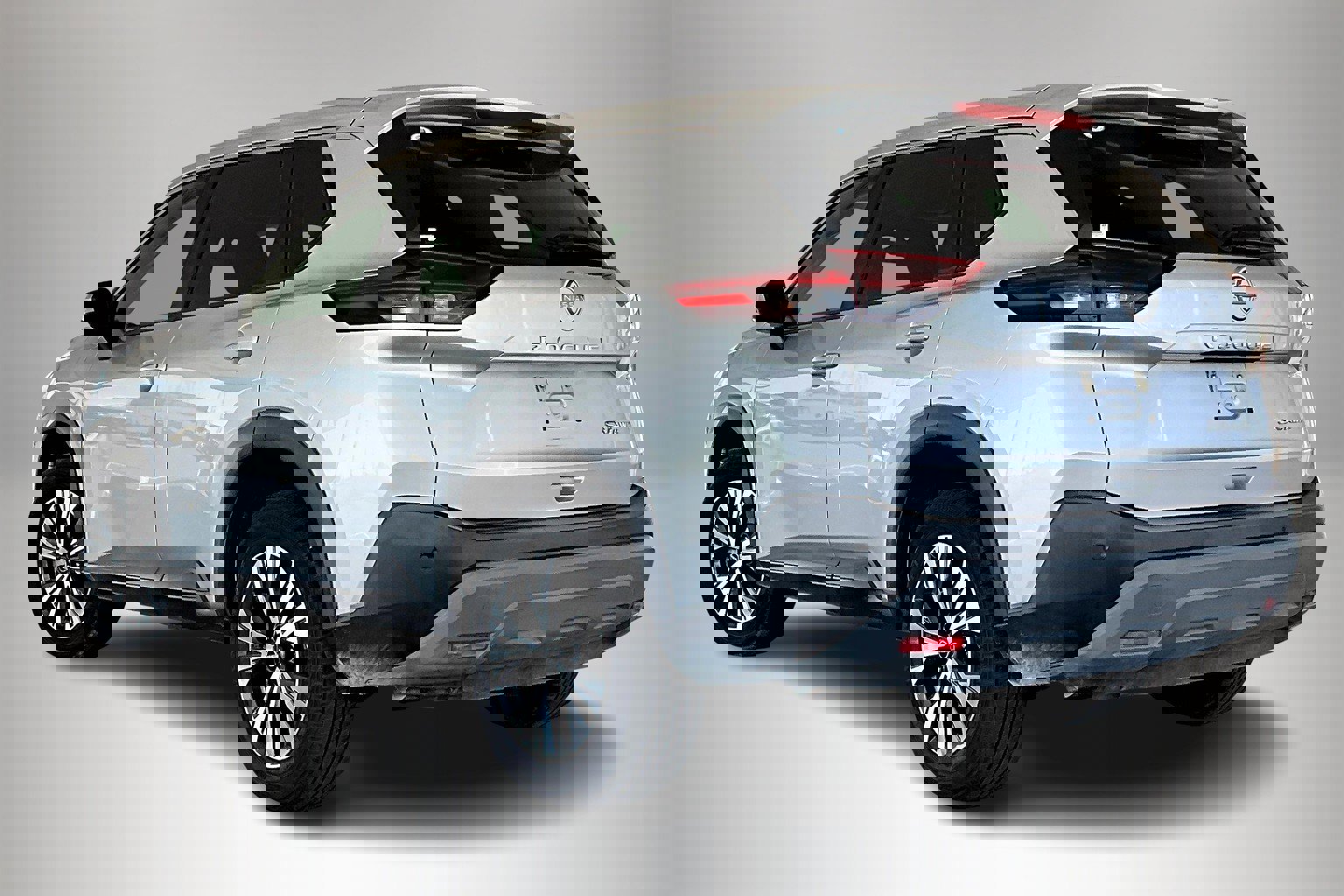 Used 2023 Nissan Rogue SV image 4