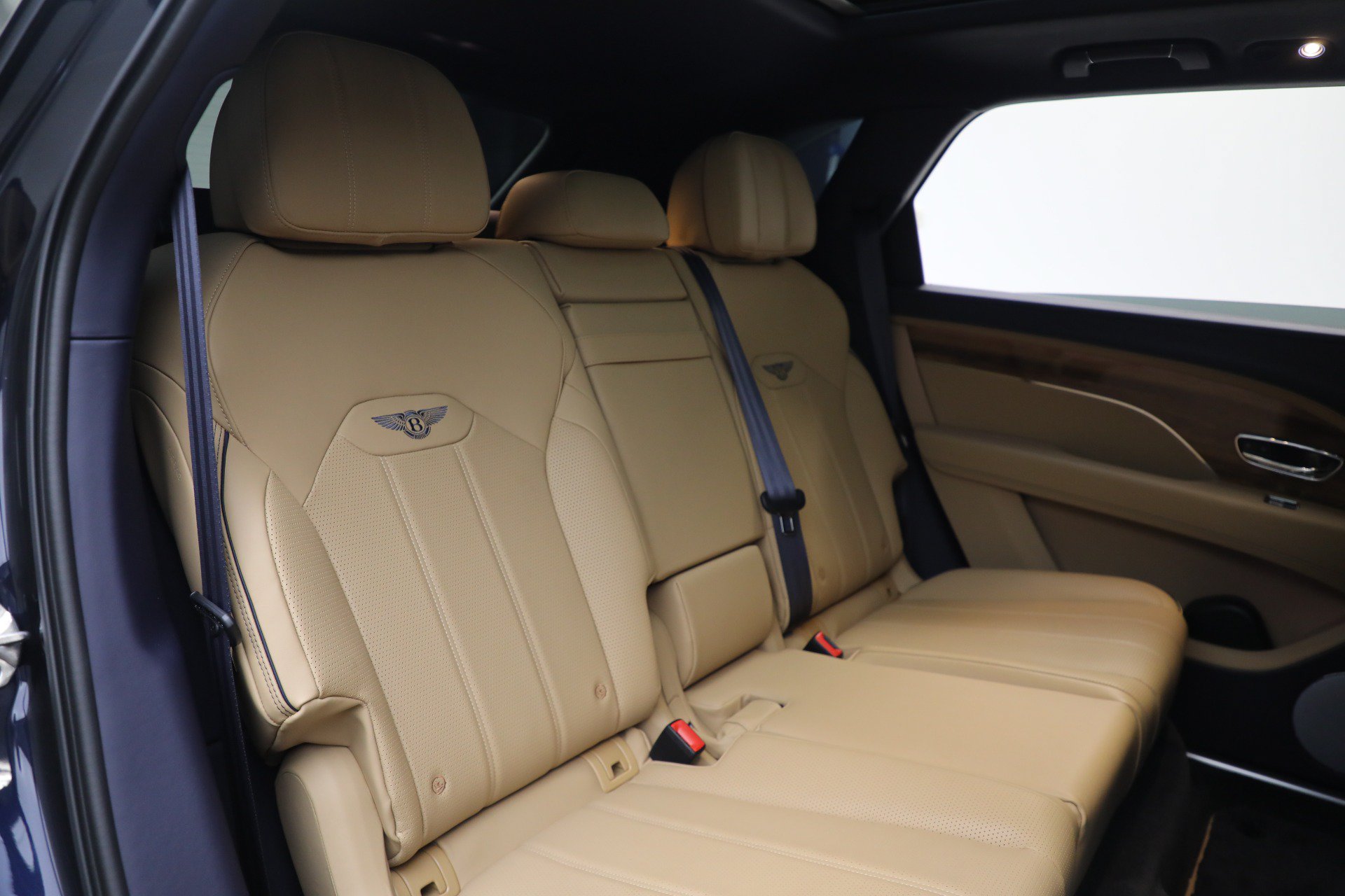 Certified 2024 Bentley Bentayga Extended Wheelbase AWD/4WD image 26