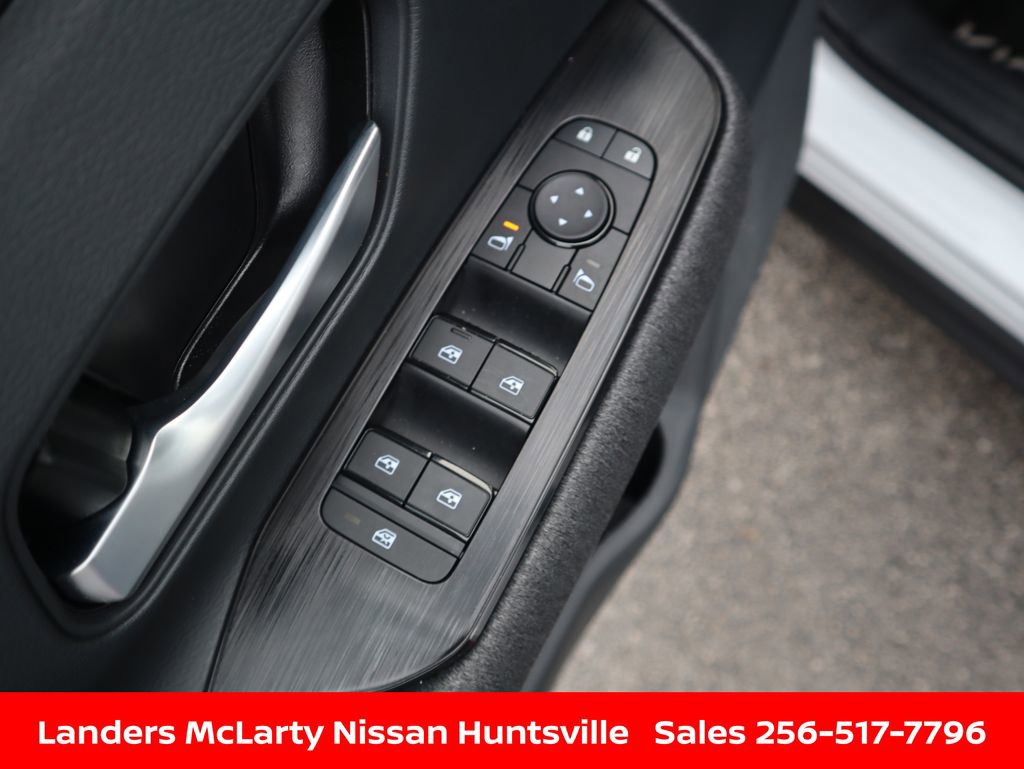 Used 2025 Nissan Kicks SV image 21