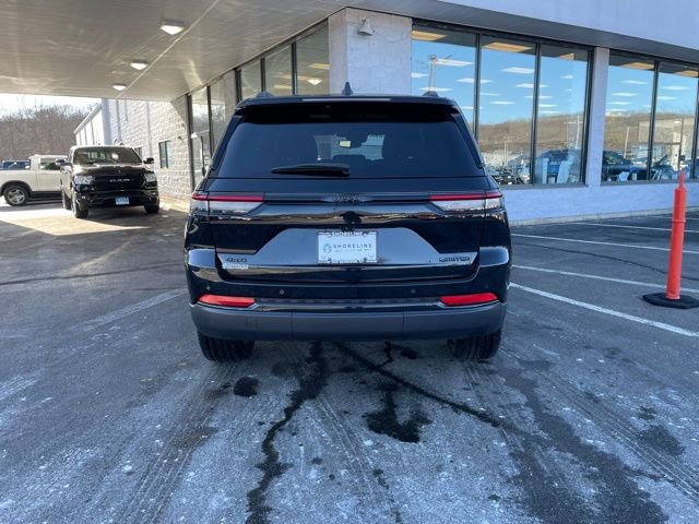 Used 2024 Jeep Grand Cherokee Limited w/ Black Appearance Package image 7