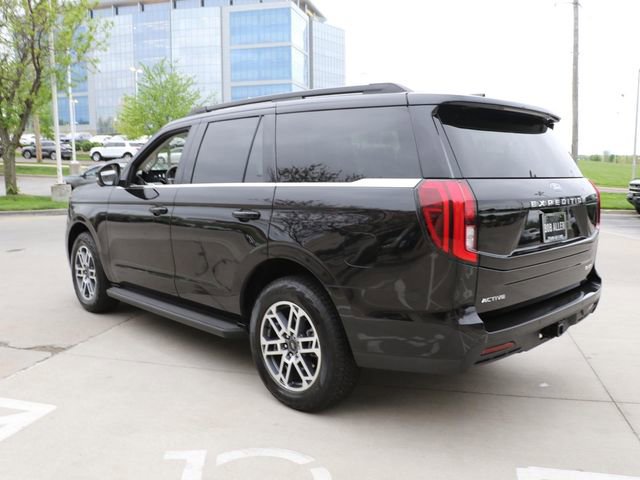 Used 2025 Ford Expedition Active AWD/4WD image 4