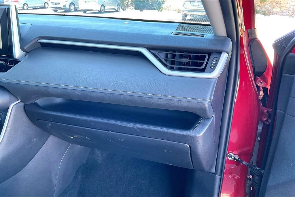 Used 2025 Toyota RAV4 XLE AWD/4WD image 17