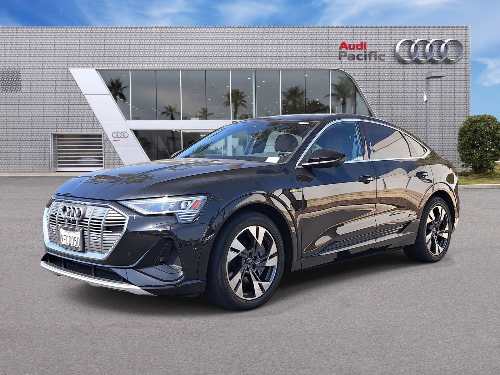 Used 2023 Audi e-tron Premium Plus w/ Premium Plus Package image 1