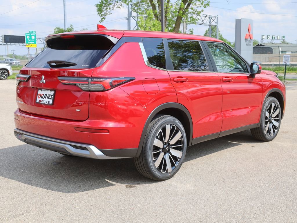 New 2025 Mitsubishi Outlander SE image 10