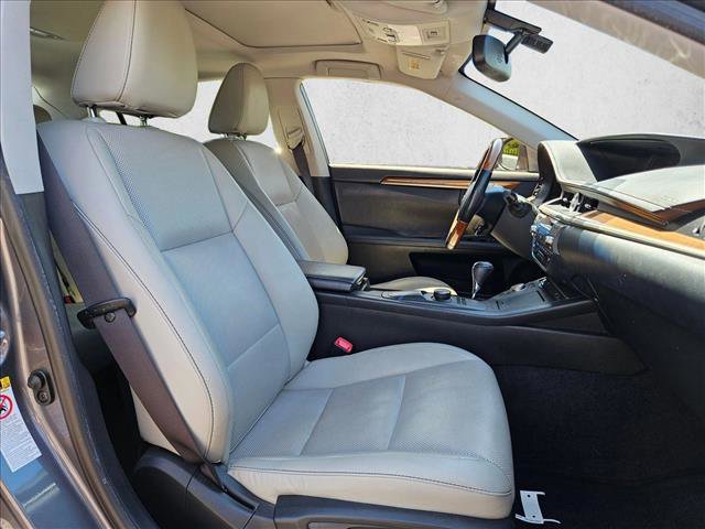 Used 2015 Lexus ES 300h w/ Premium Package w/Bamboo Trim FWD image 21
