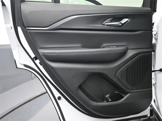 Used 2024 Jeep Grand Cherokee Laredo image 14