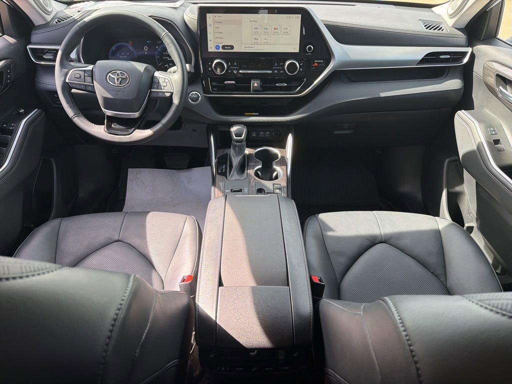 Used 2023 Toyota Highlander Platinum AWD/4WD image 22