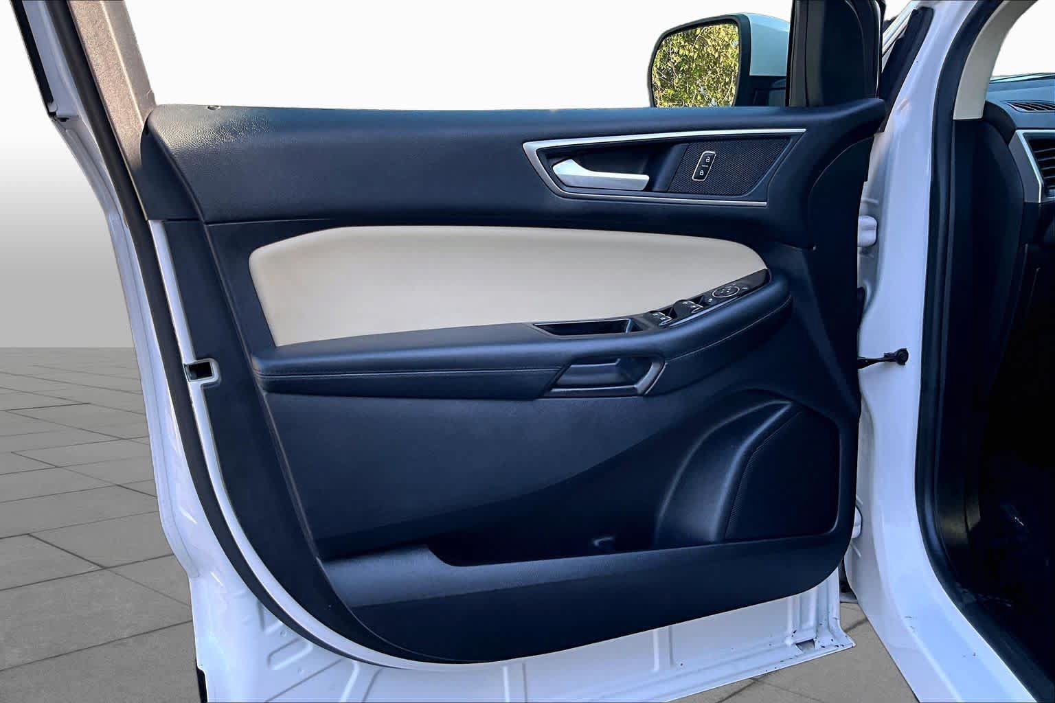 Used 2019 Ford Edge SEL w/ Equipment Group 201A FWD image 22