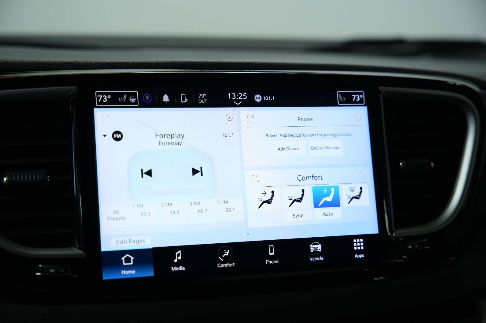 Used 2023 Chrysler Pacifica Touring-L FWD image 36