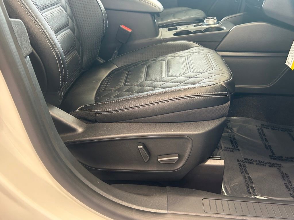 Certified 2024 Ford Escape SE w/ PHEV Premium Package FWD image 27