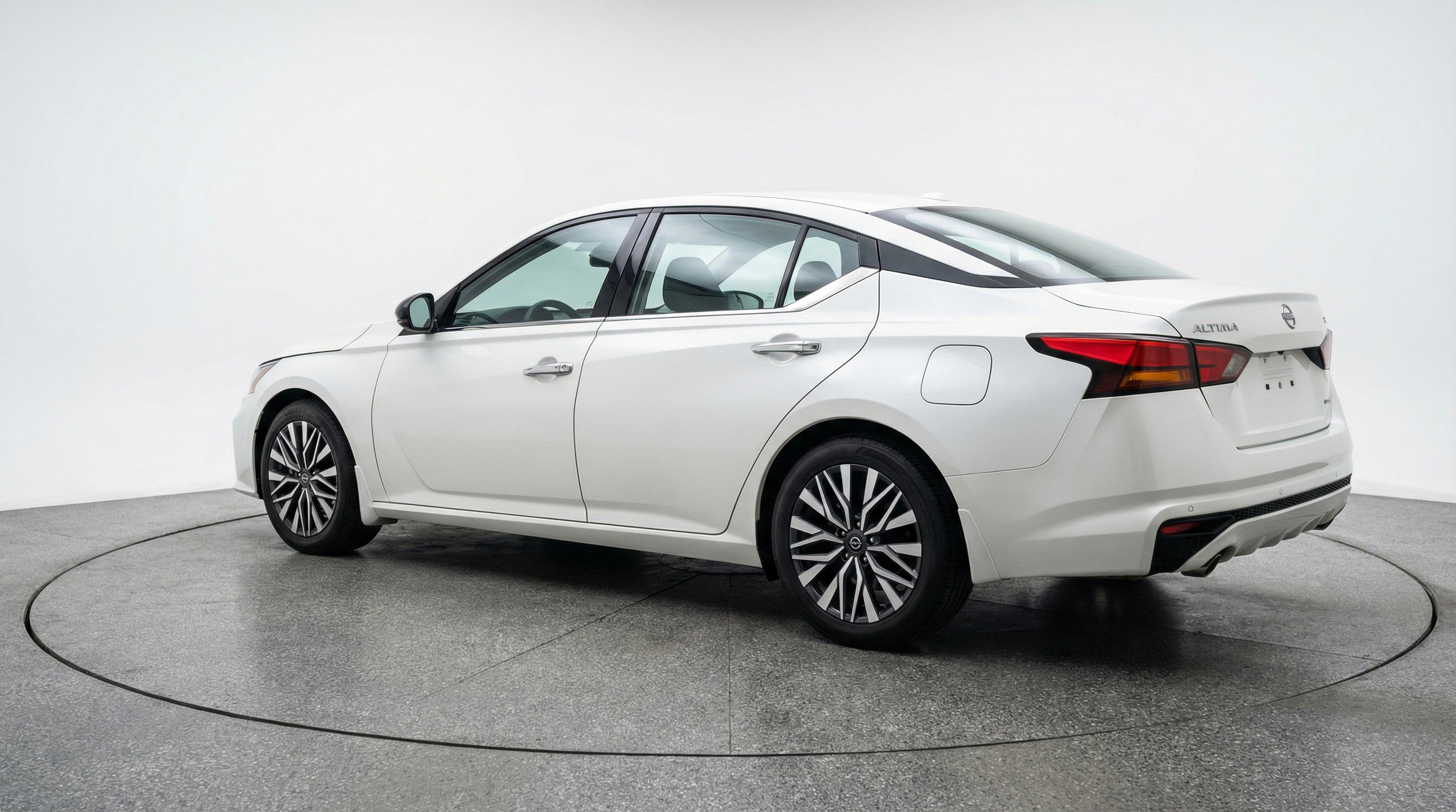 Used 2025 Nissan Altima 2.5 SV image 6