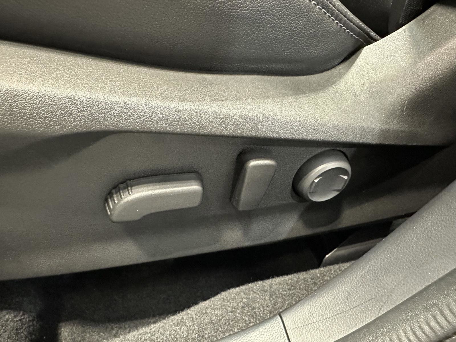 Used 2023 Subaru Forester Touring image 17