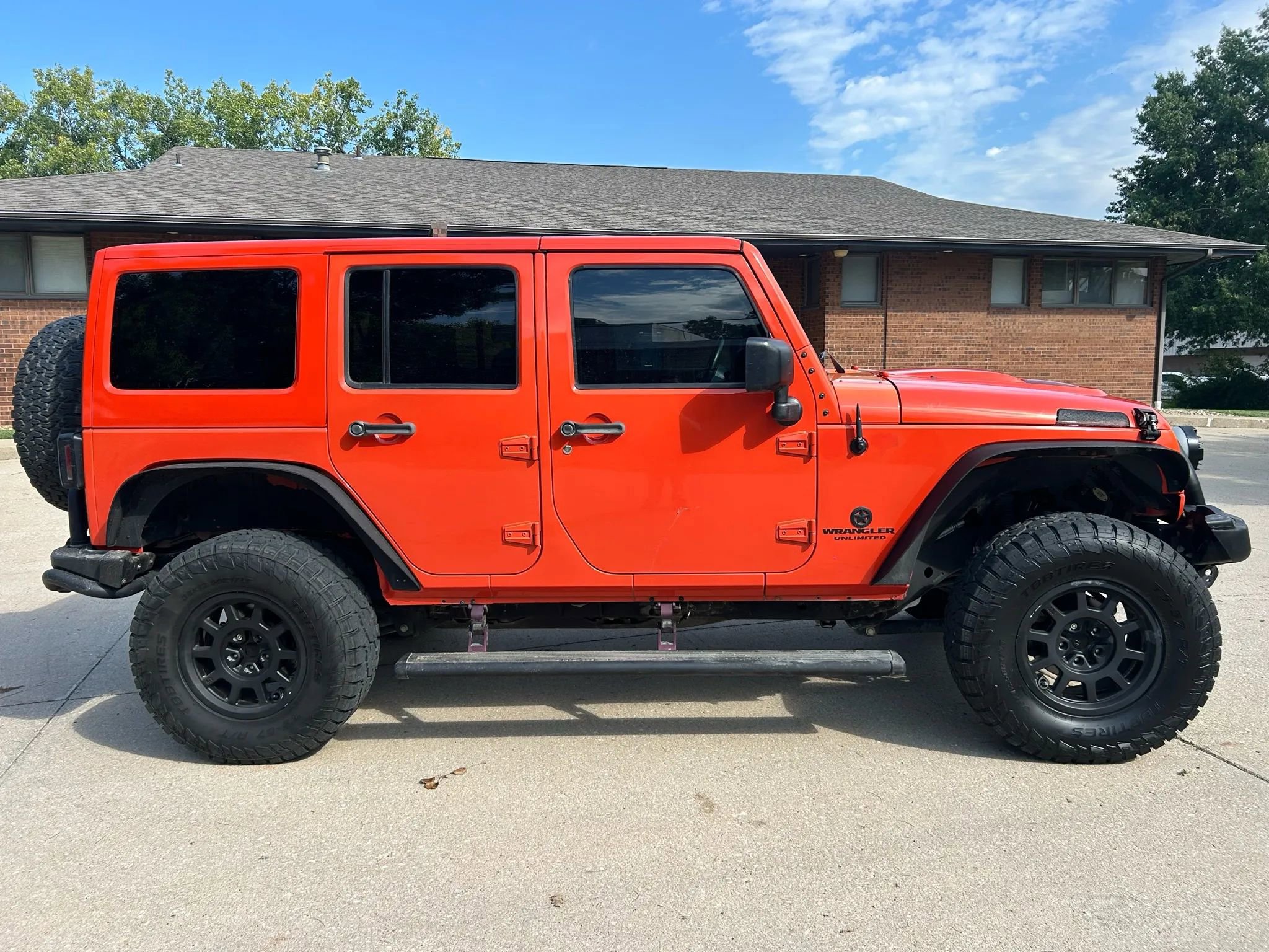 Used 2015 Jeep Wrangler Unlimited Rubicon w/ Connectivity Group image 5