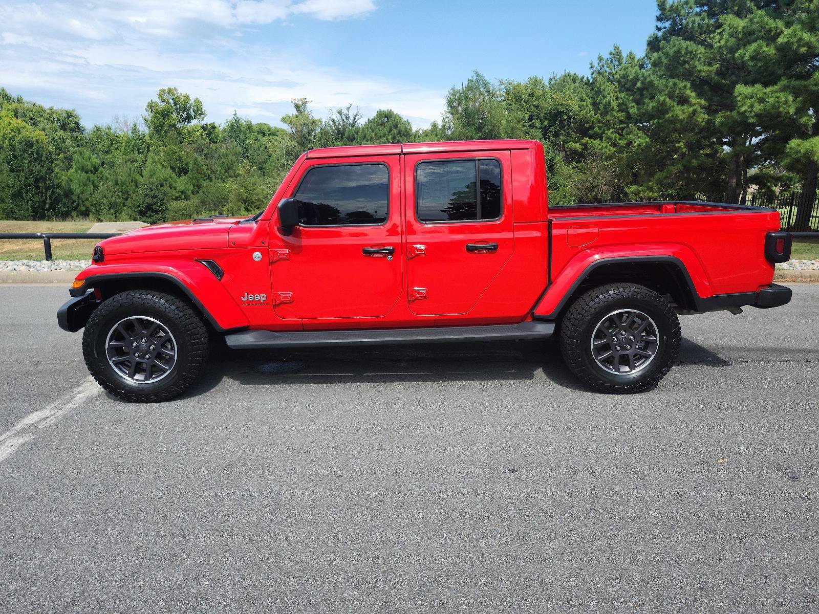 Used 2023 Jeep Gladiator Overland w/ Popular Equipment Package AWD/4WD image 2