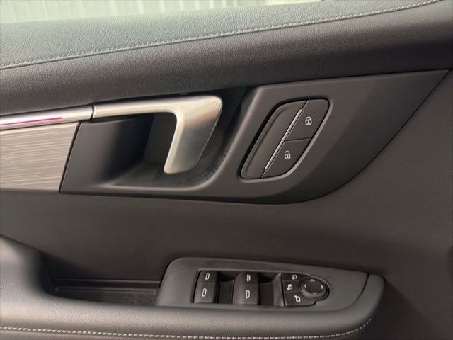 Used 2025 Buick Enclave Preferred image 16