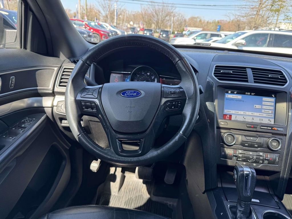 Used 2018 Ford Explorer XLT w/ Equipment Group 202A AWD/4WD image 12
