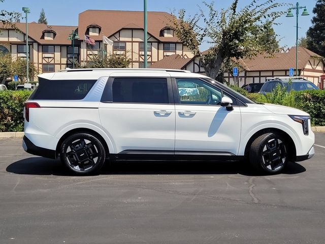 New 2026 Kia Carnival EX FWD image 3