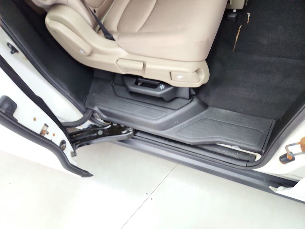 Used 2018 Honda Odyssey EX image 30