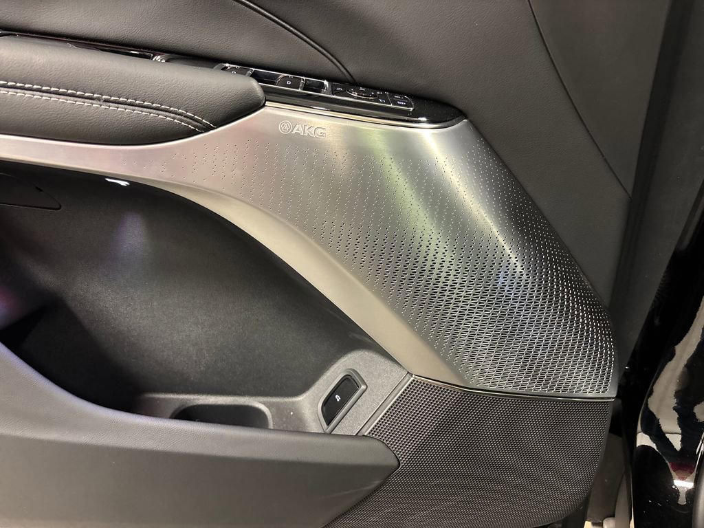 New 2025 Cadillac Lyriq Luxury RWD image 28