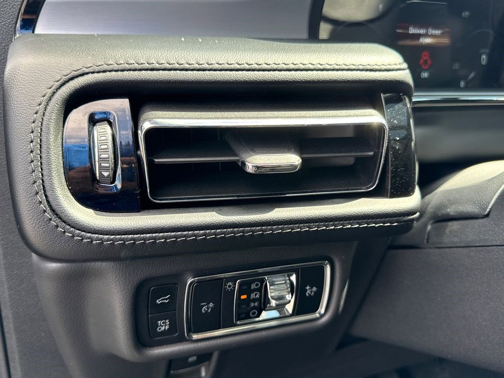 Used 2023 Lincoln Nautilus Reserve w/ Luxury Package image 23