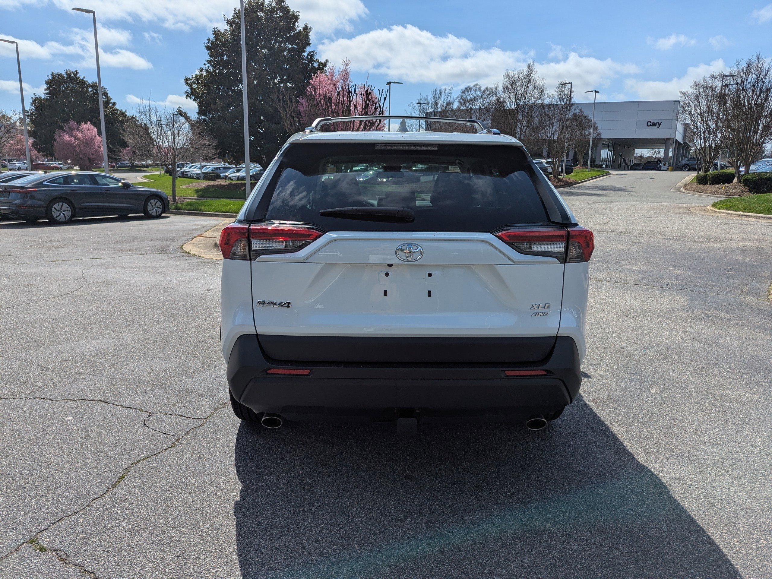 Used 2023 Toyota RAV4 XLE Premium image 6
