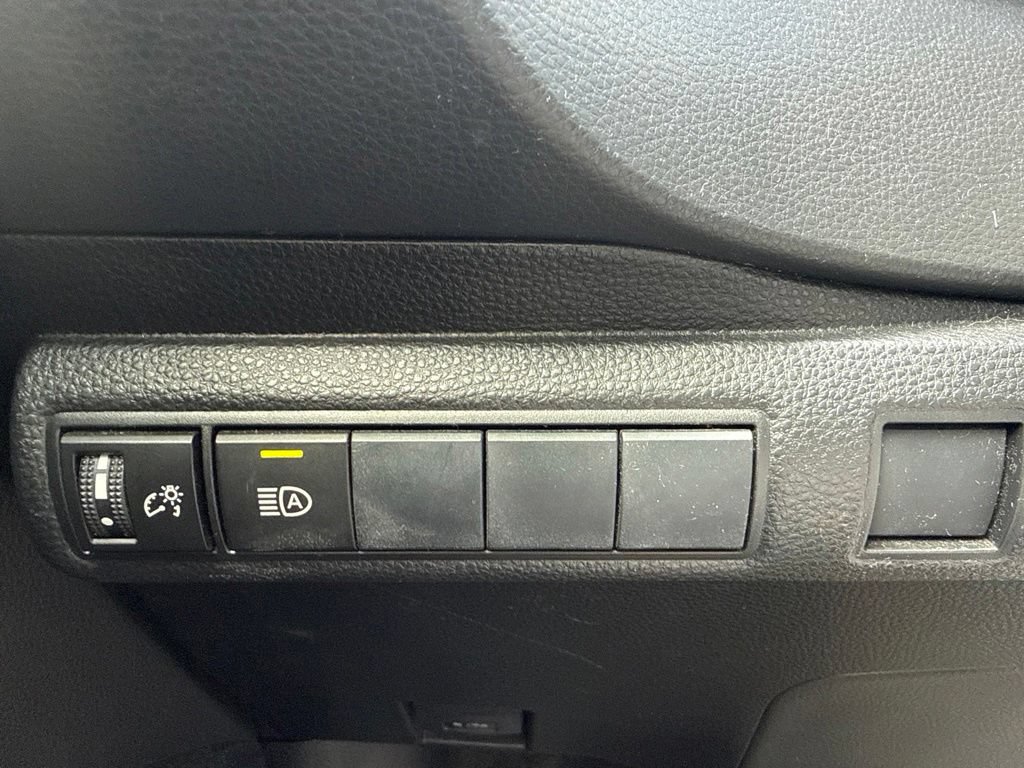 Used 2020 Toyota Corolla LE FWD image 14