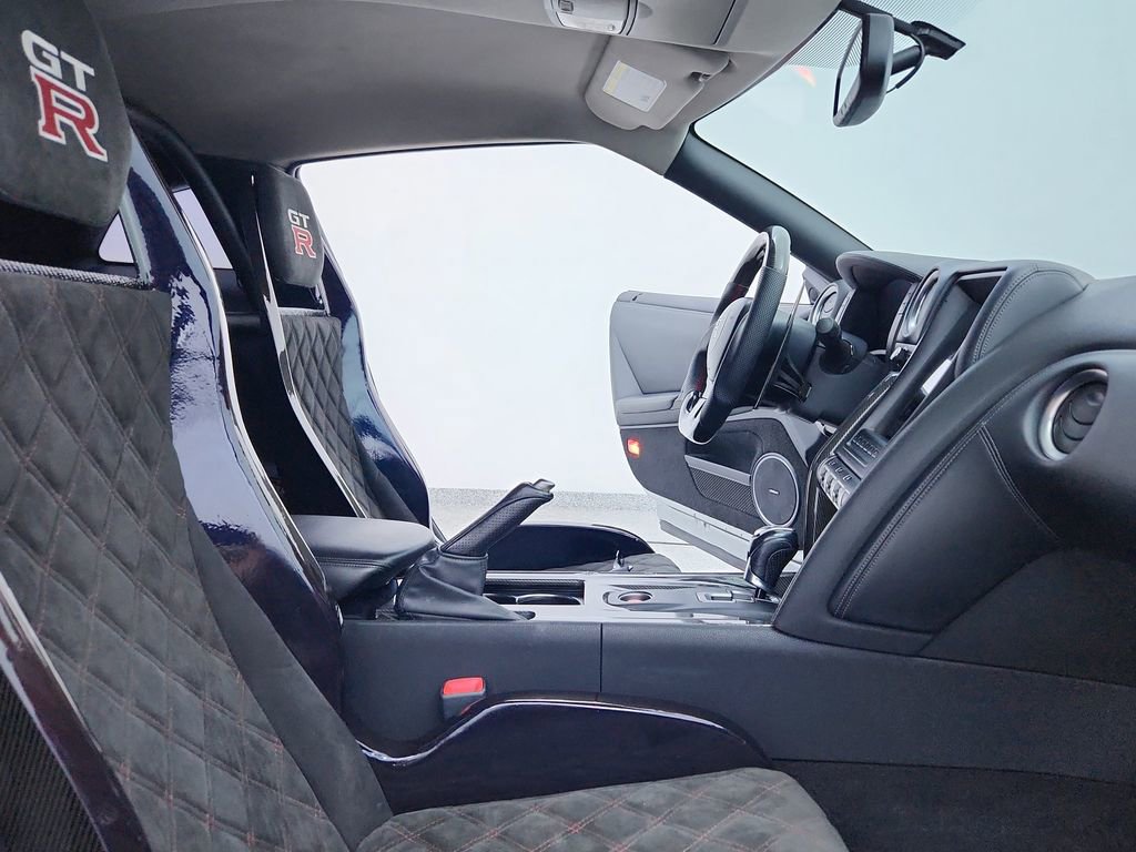 Used 2010 Nissan GT-R Premium image 37