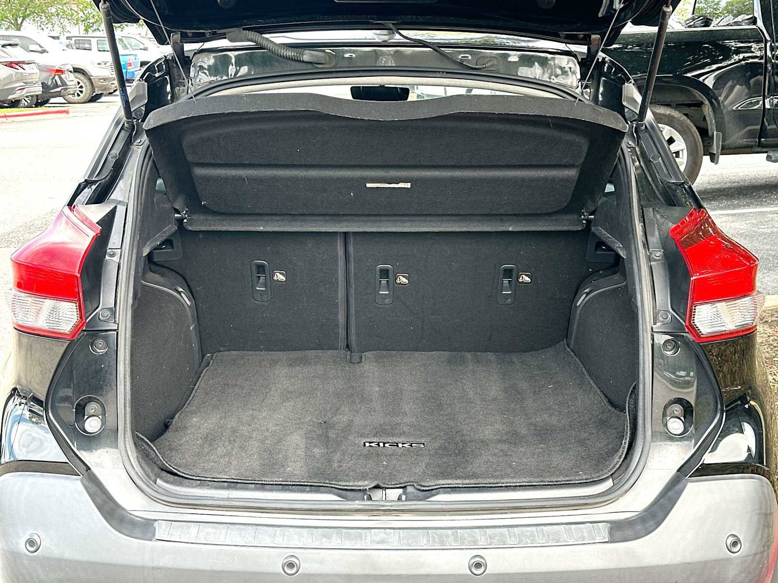 Used 2020 Nissan Kicks SR w/ SR Premium Package FWD image 28