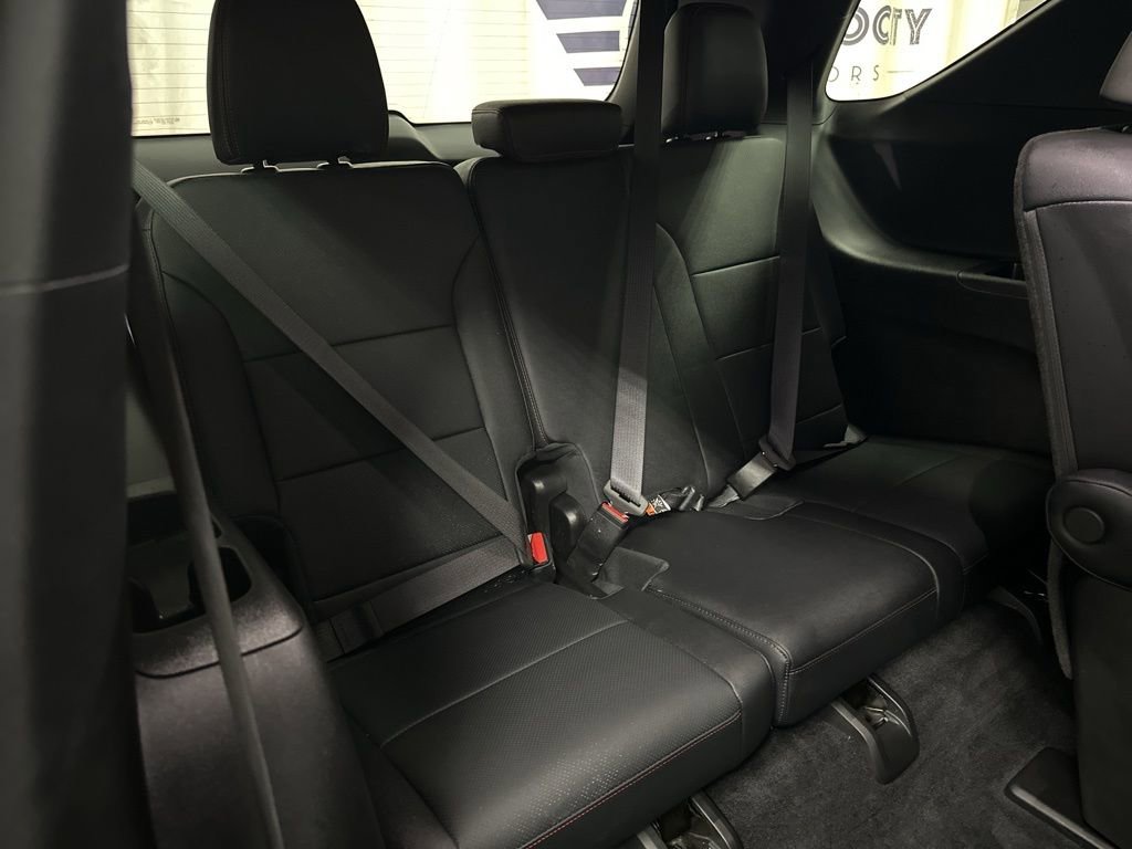 Used 2025 Chevrolet Traverse Z71 w/ Enhanced Driving Package image 23