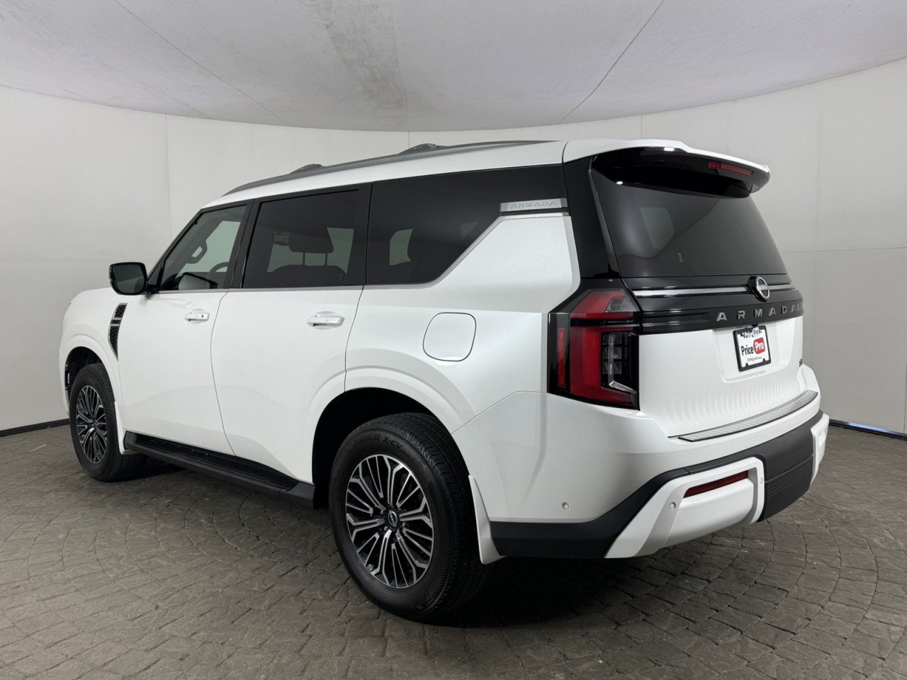 Used 2026 Nissan Armada SL w/ Captain's Chari Seat Package AWD/4WD image 5