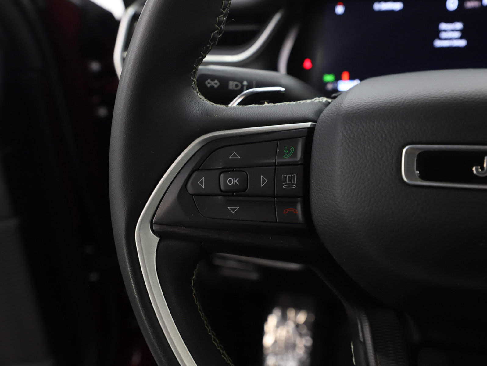 Used 2023 Jeep Grand Cherokee Laredo w/ Luxury Tech Group I image 18