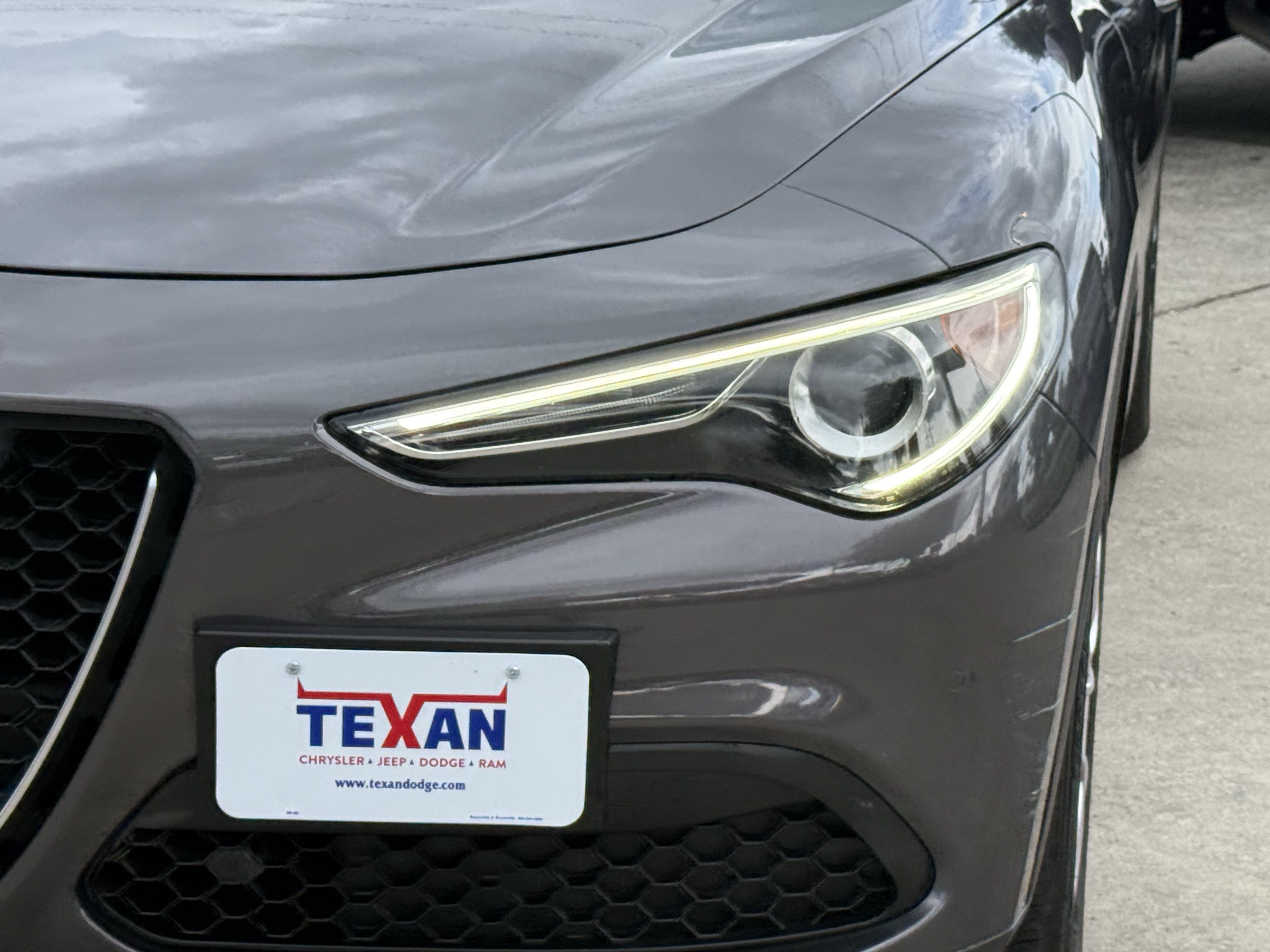 Used 2018 Alfa Romeo Stelvio Ti AWD/4WD image 11