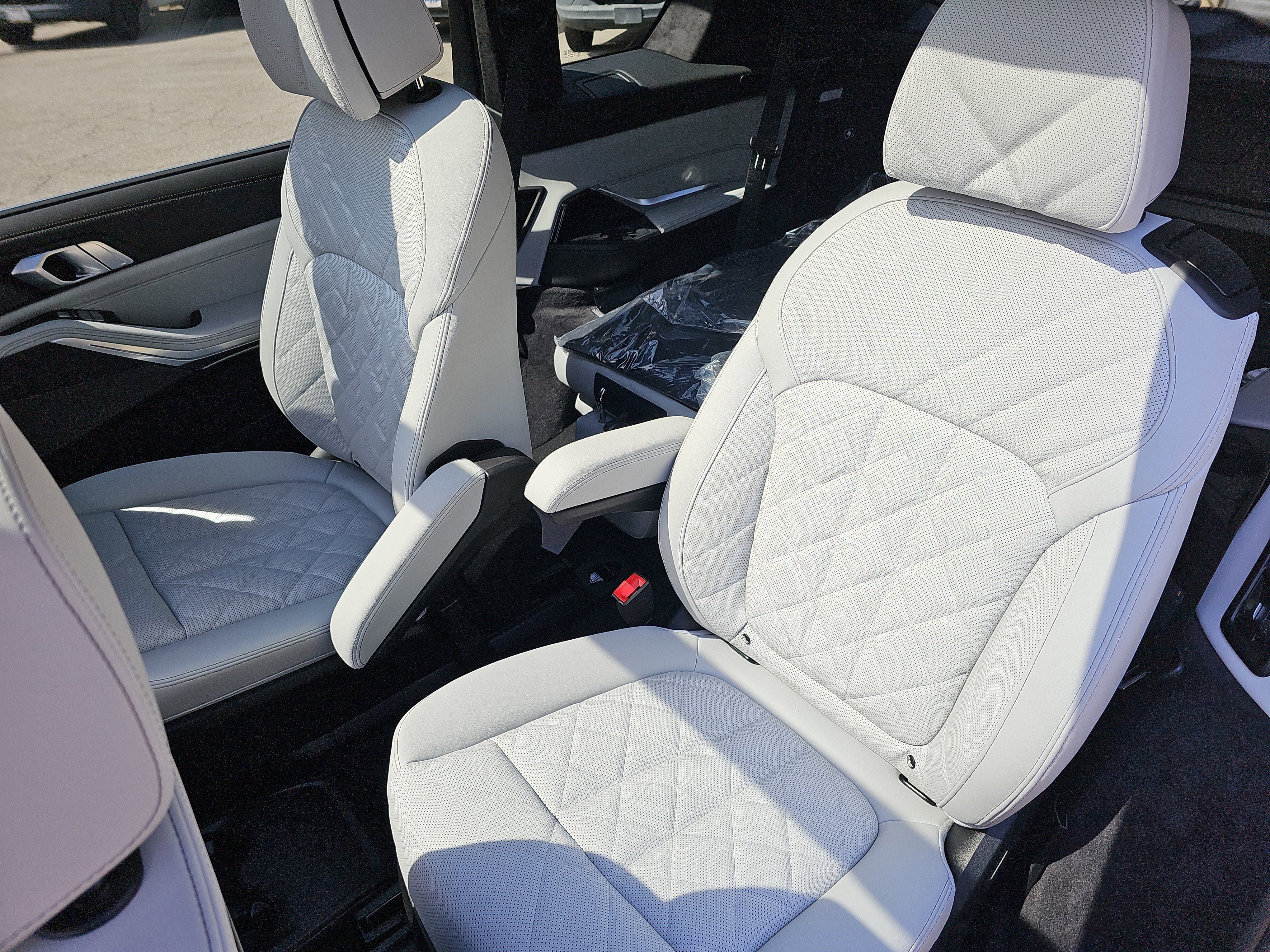 New 2026 BMW X7 xDrive40i w/ Premium Package image 16