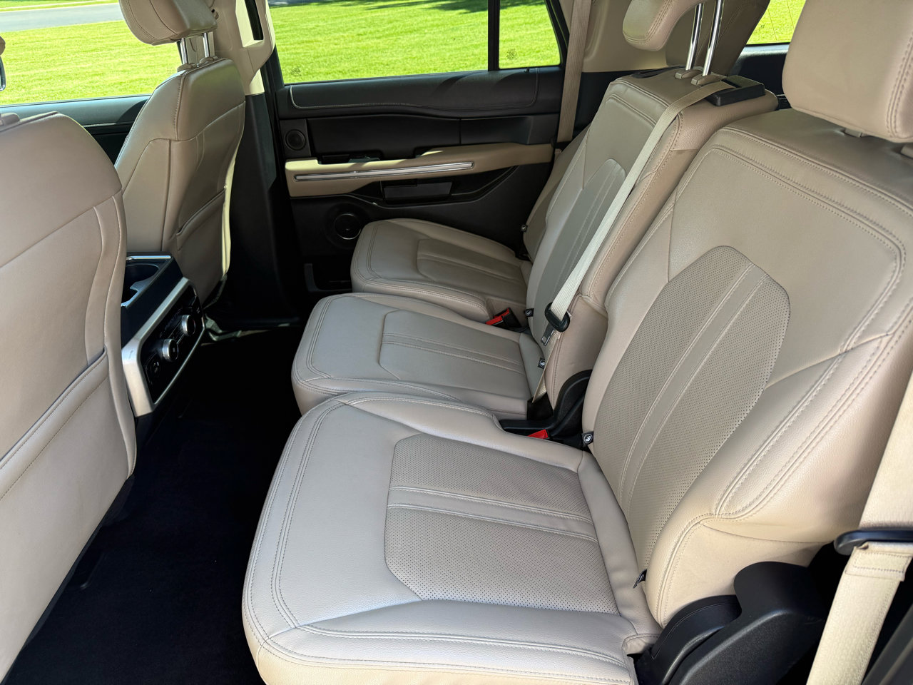 Used 2022 Ford Expedition Max Limited image 9
