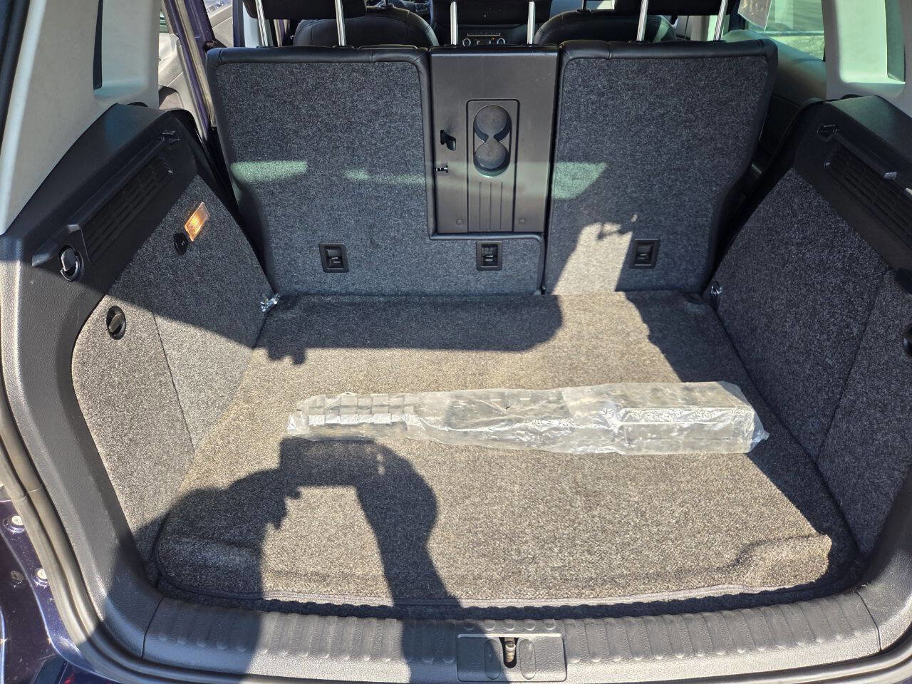 Used 2011 Volkswagen Tiguan SE image 16