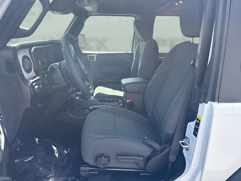 Used 2025 Jeep Wrangler Sport AWD/4WD image 9