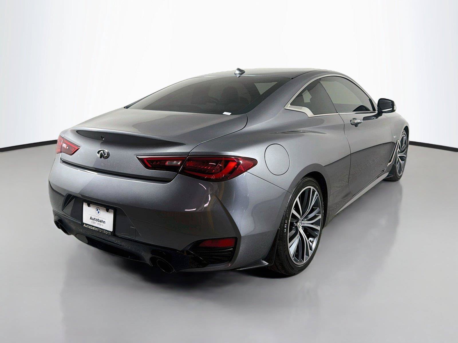 Used 2018 INFINITI Q60 3.0t Luxe RWD image 5