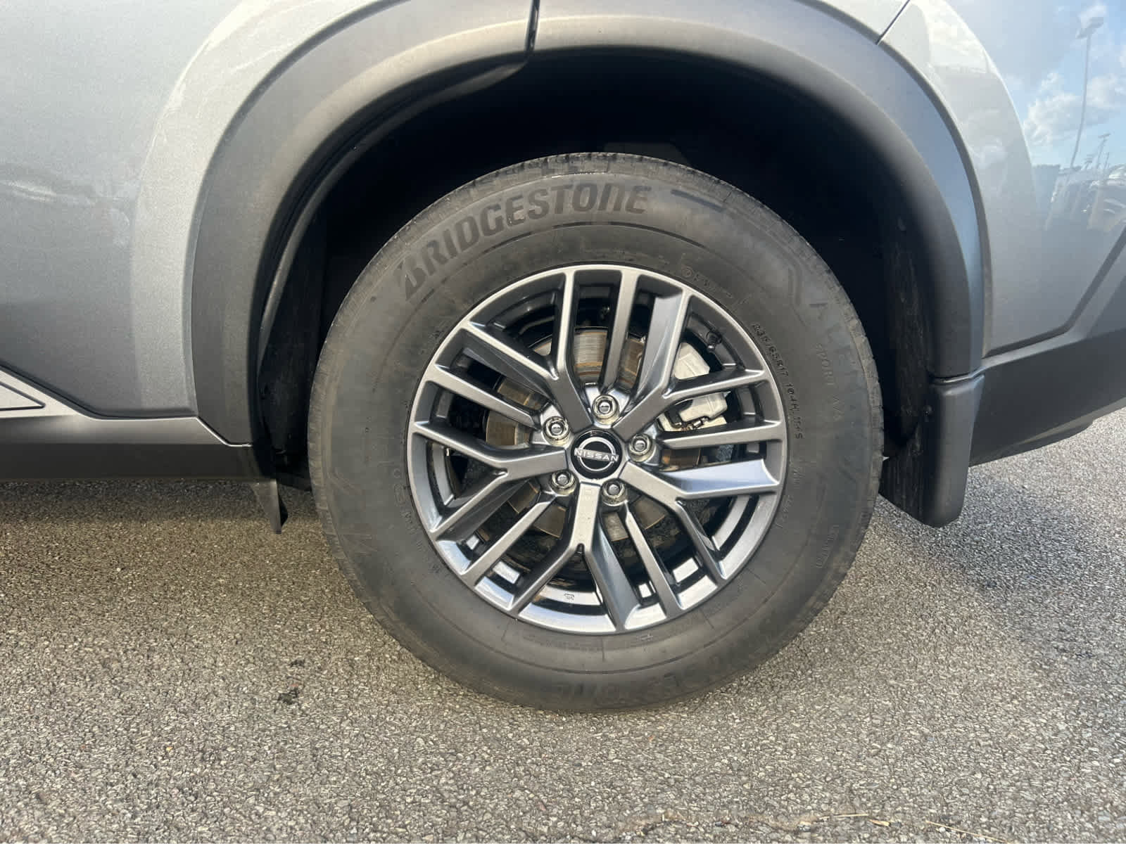 Used 2023 Nissan Rogue S AWD/4WD image 5