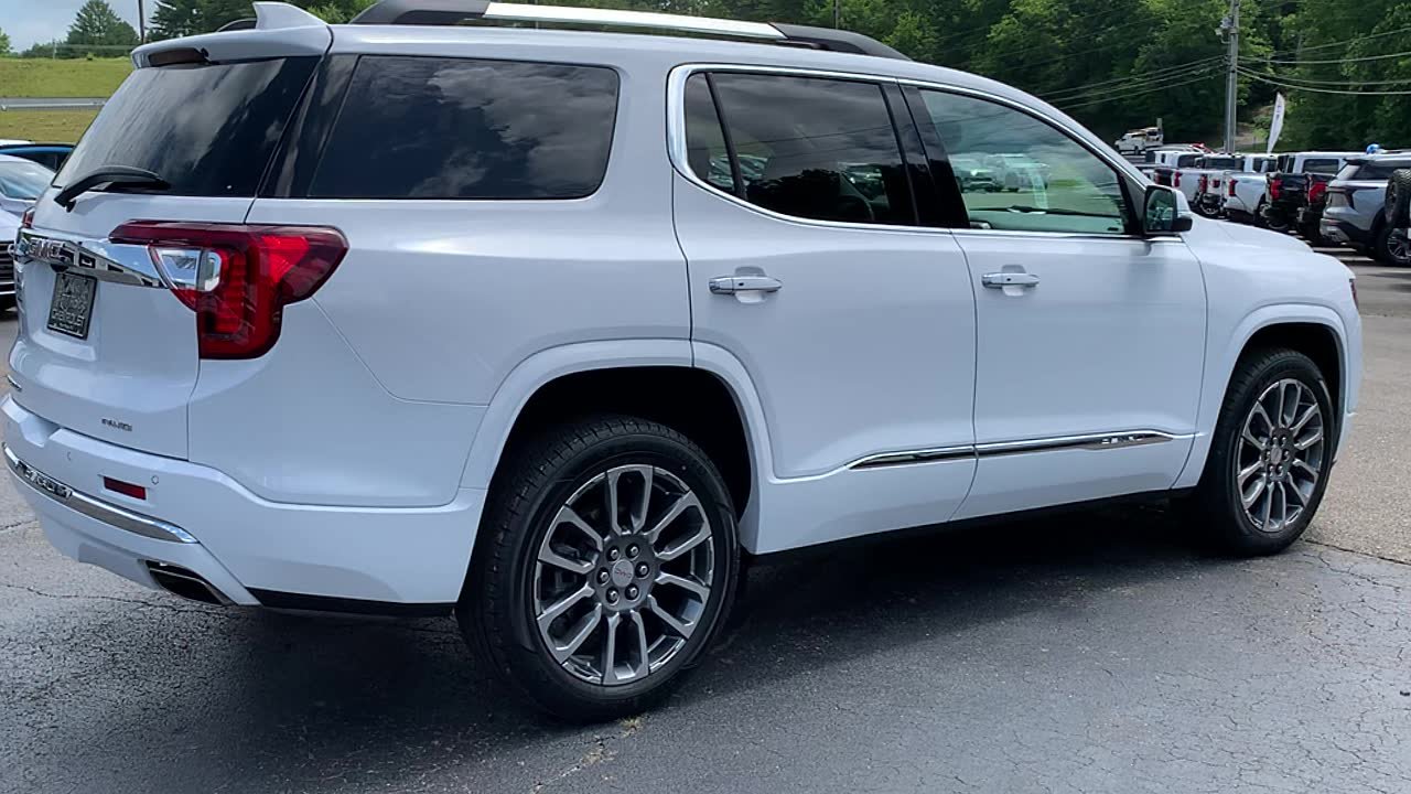 Used 2023 GMC Acadia Denali AWD/4WD image 5