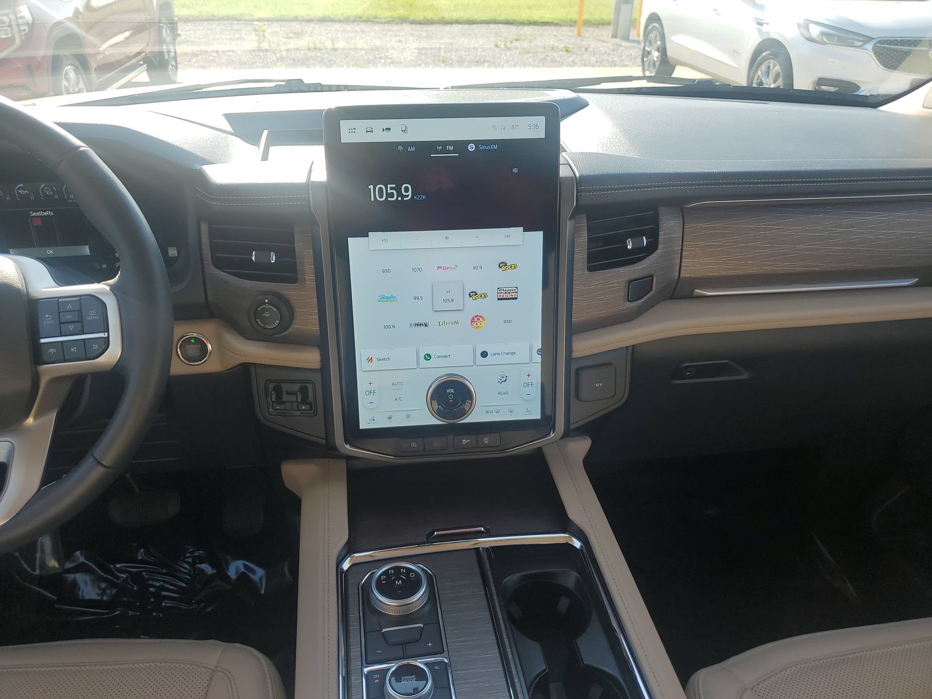 Used 2024 Ford Expedition Limited AWD/4WD image 10