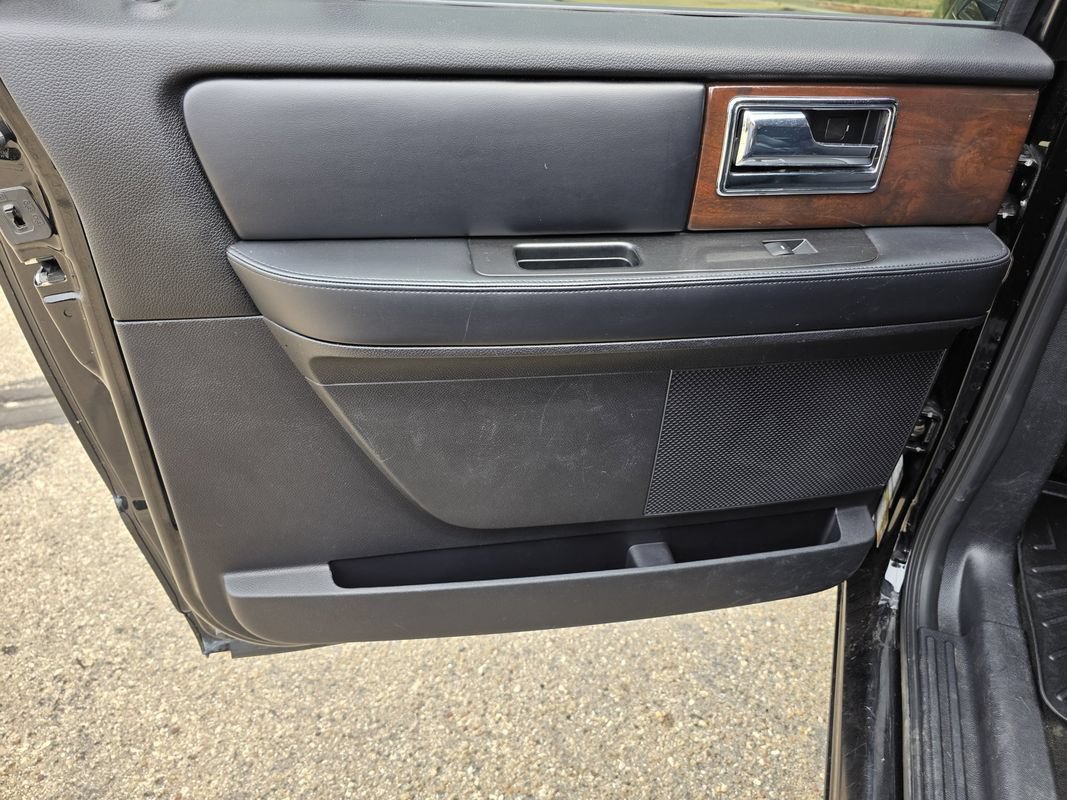 Used 2017 Lincoln Navigator L Select AWD/4WD image 16