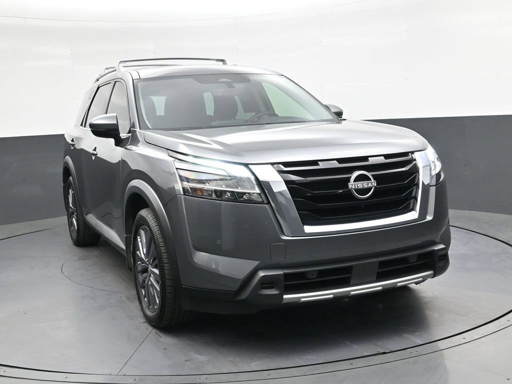 Used 2024 Nissan Pathfinder SL w/ SL Premium Package image 2