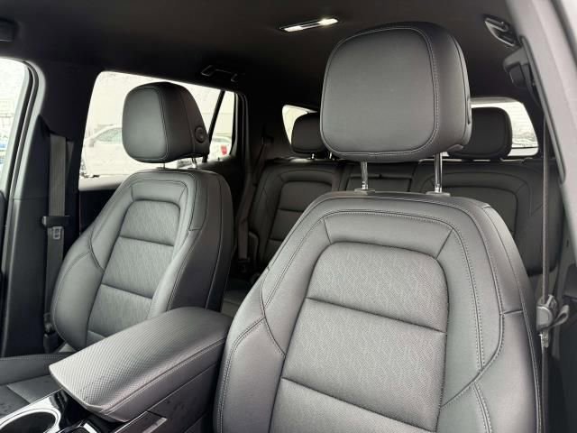 Used 2025 Chevrolet Equinox LT w/ Convenience Package II image 12